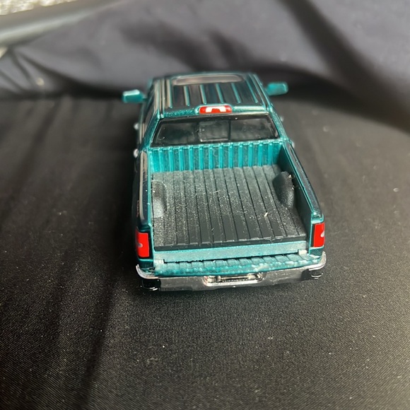 2014 Chevy Silverado diecast car - Picture 2 of 4